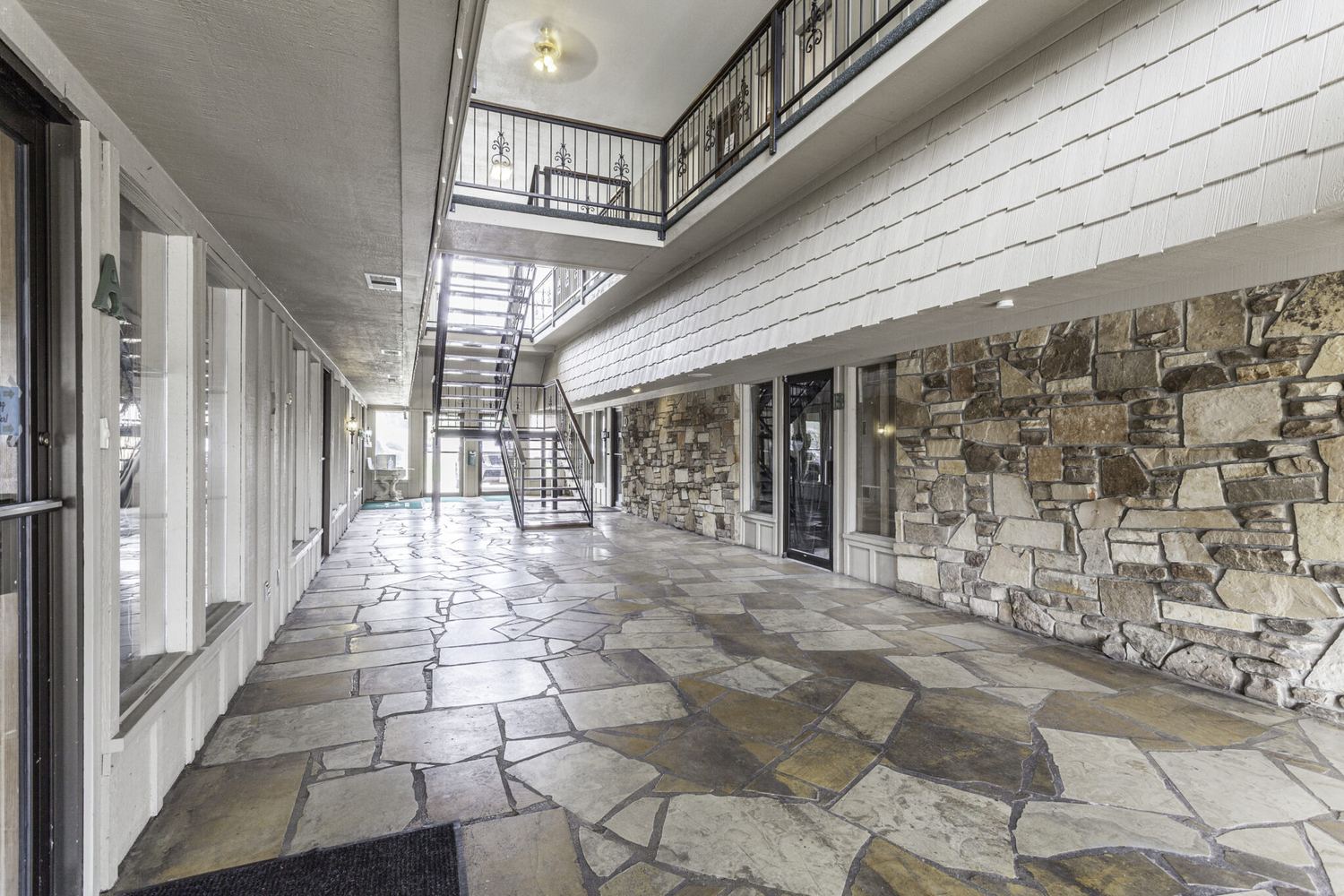 Colony Square interior, Capri, Blytheville, Arkansas